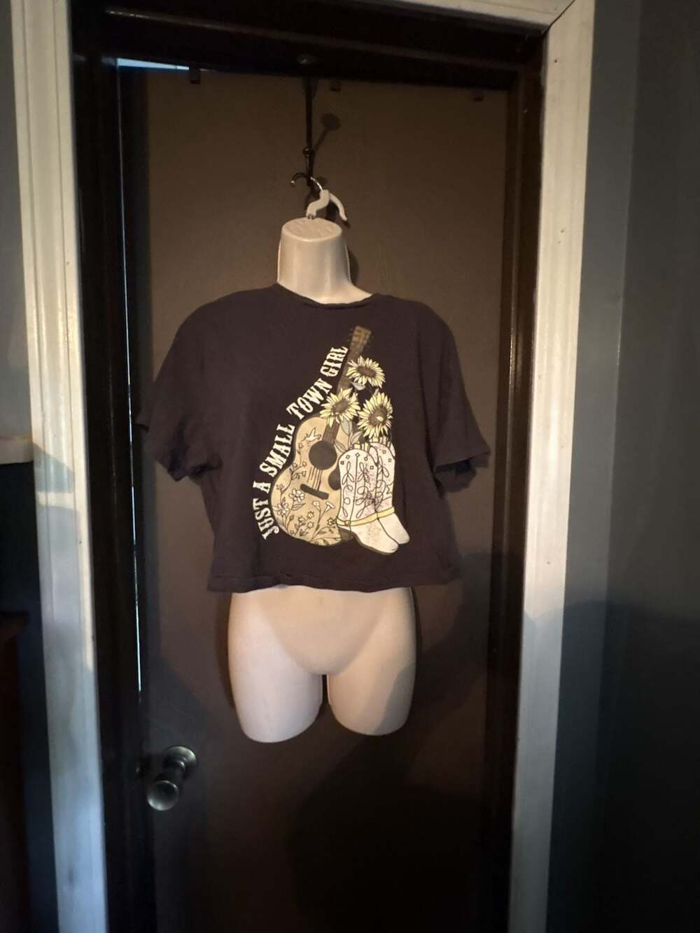 Outlaw Just A Small Town Girl Graphic Crop T-Shirt Size Large